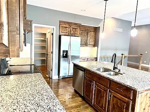 4 bed, 2747 sqft, $2,750 — Photo 4