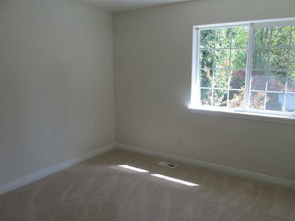 4th image of 10222 SE 222nd St