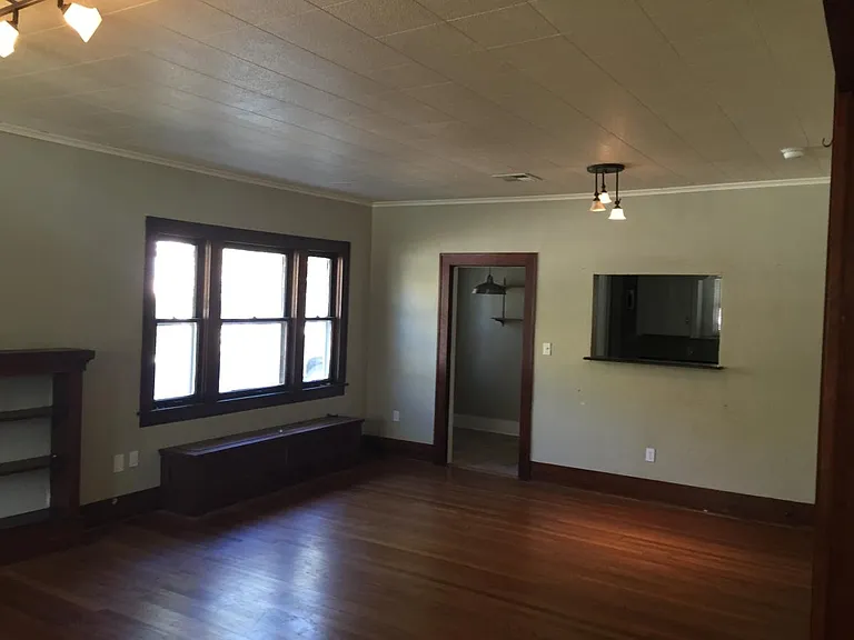 1820 N Drexel Blvd — Photo 12