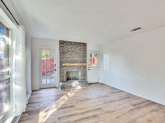 4th image of 2517 Glen Springs Way #B