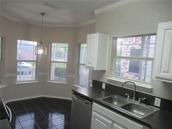 5th image of 855 Valleybrooke Dr