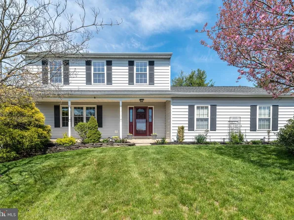 105 Birchwood Dr, Chalfont, PA 18914