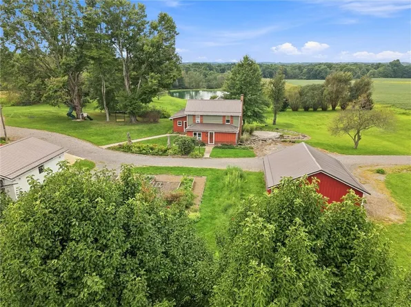 43 Jervis Rd, Grove City, PA 16127