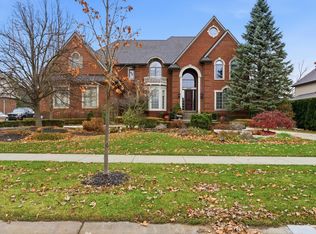 5520 Whitehall Blvd, Rochester, MI 48306