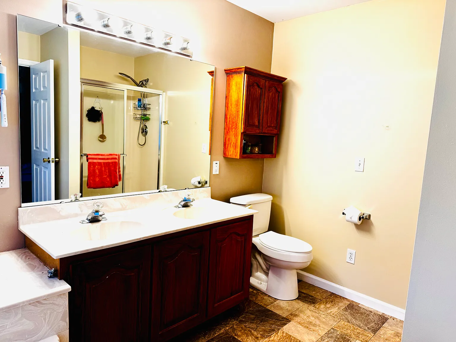 3 bed, 2.5 bath, 2527 sqft, $2,450 — Photo 4
