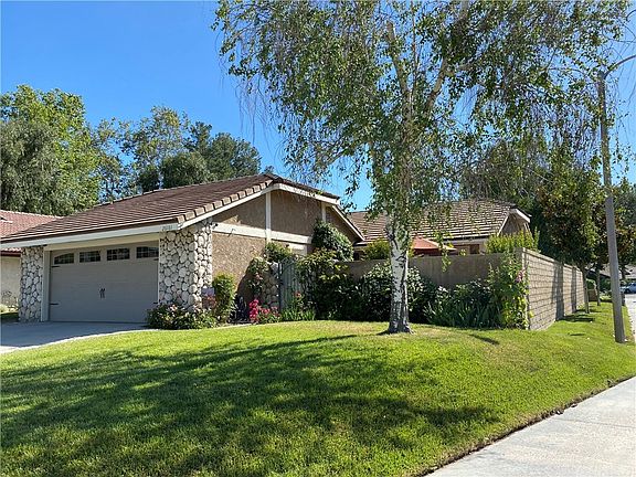 2nd image of 26161 Montolla Ln