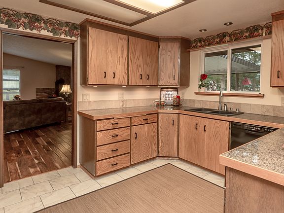 5th image of 3210 148th St E