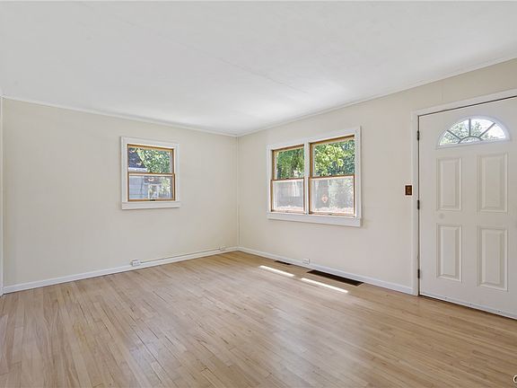 4th image of 13 Curtis Ave