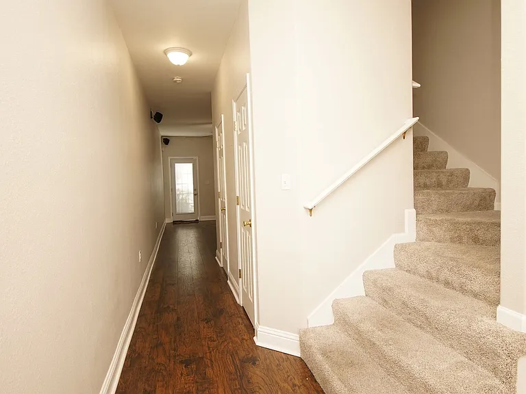 125 Farrah Ave — Photo 4