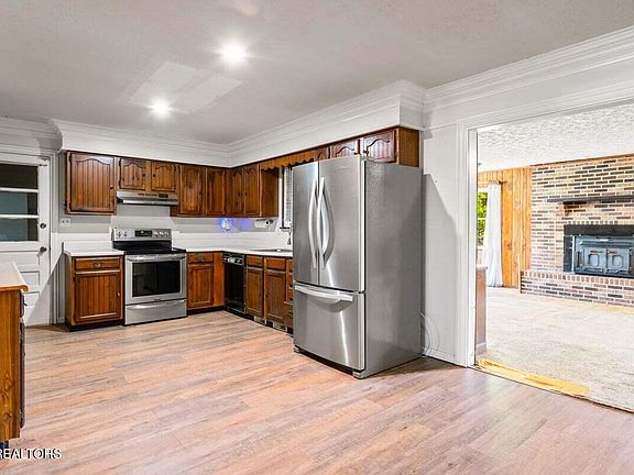 3rd image of 118 Big Valley Rd