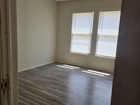 2nd image of 401 Strong St