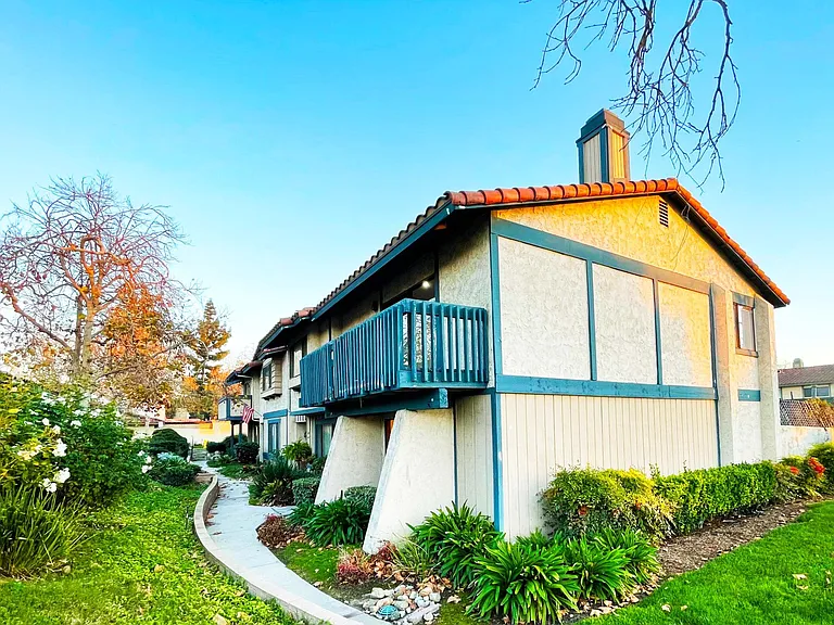 5102 Aspen Dr — Photo 1
