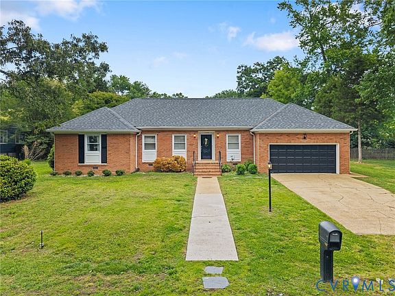 4th image of 11004 Ironwood Dr