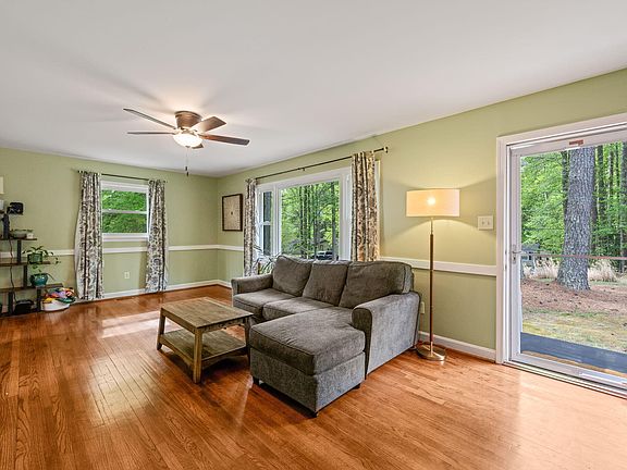 4th image of 1013 Meadowbrook Dr