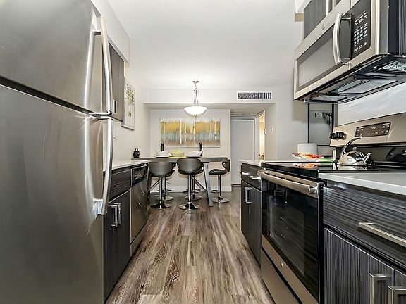 2nd image of 2606 N 44th St APT 606