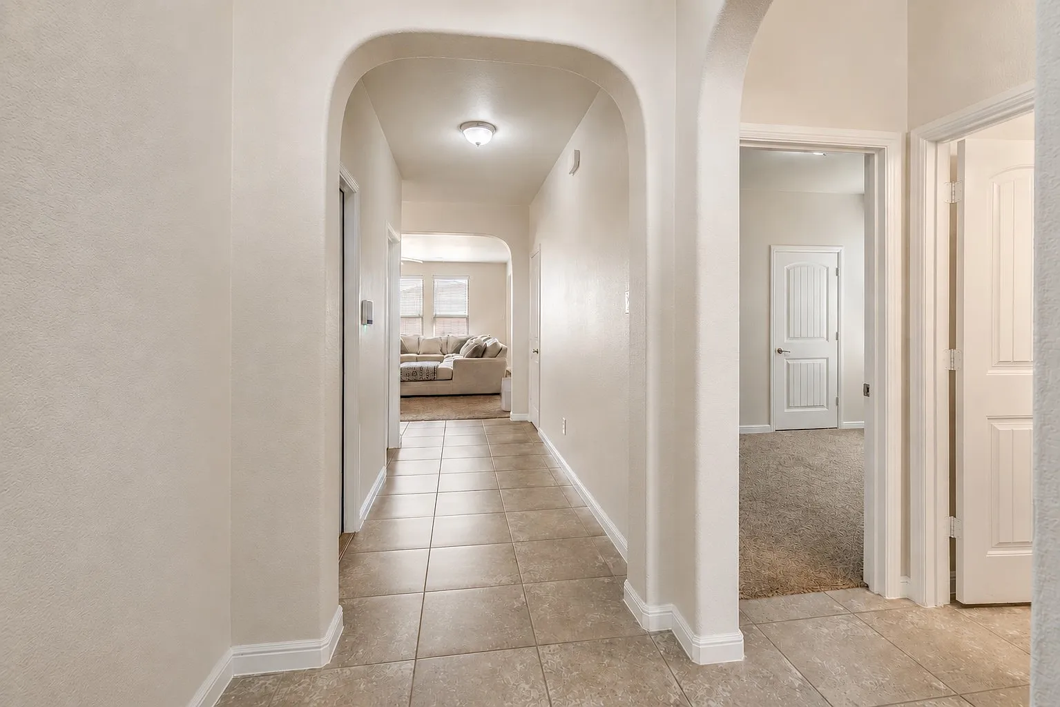 3 bed, 1695 sqft, $2,400 — Photo 2