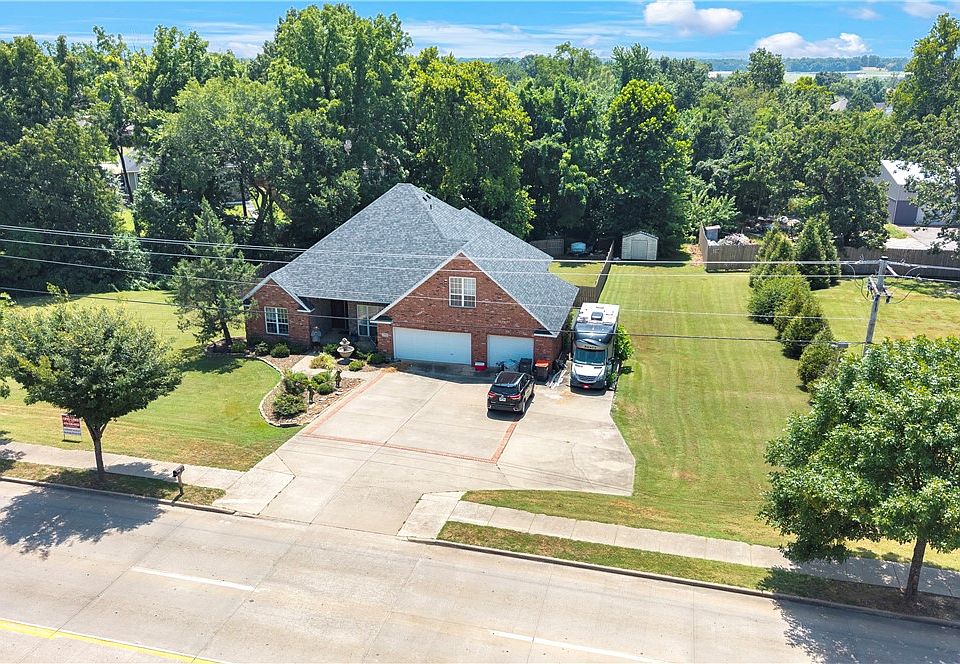 1st image of 2983 Wagon Wheel Rd