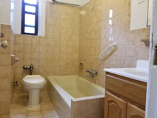 Rented by Bruma Realty LLC | media 8