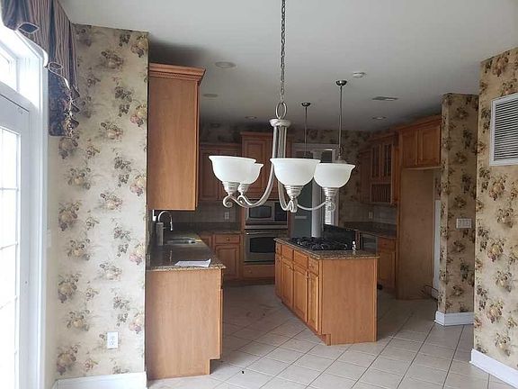 5th image of 126 Victoria Dr