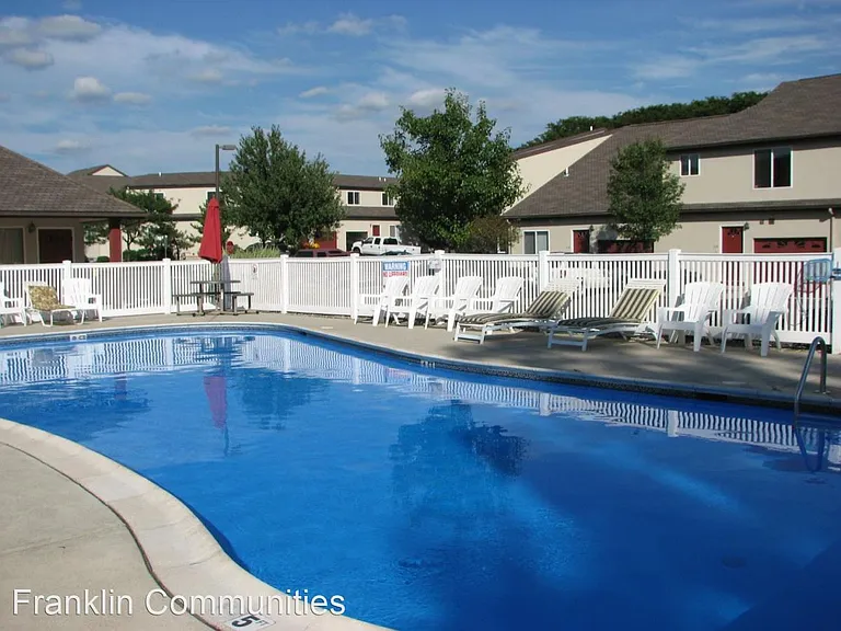 Rosewood Condominiums — Photo 18