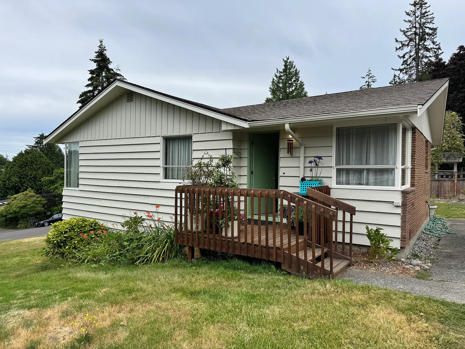 442 SW Normandy Rd — Photo 2
