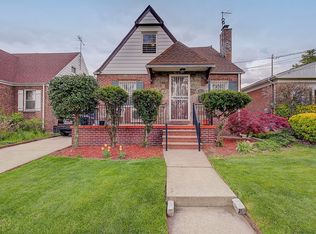 3821 205th St, Bayside, NY 11361