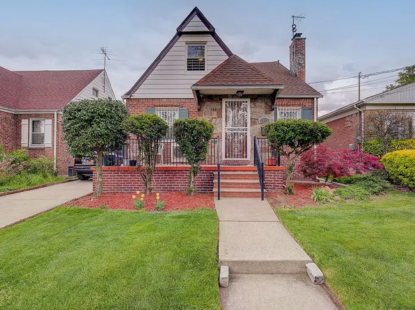 3821 205th St, Bayside, NY 11361