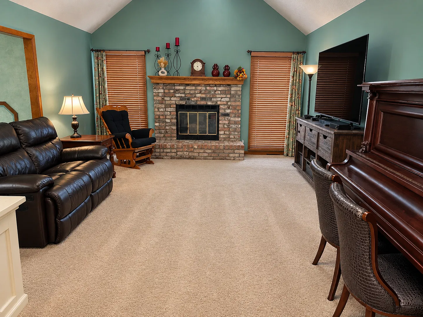 3 bed, 2349 sqft, $2,850 — Photo 4