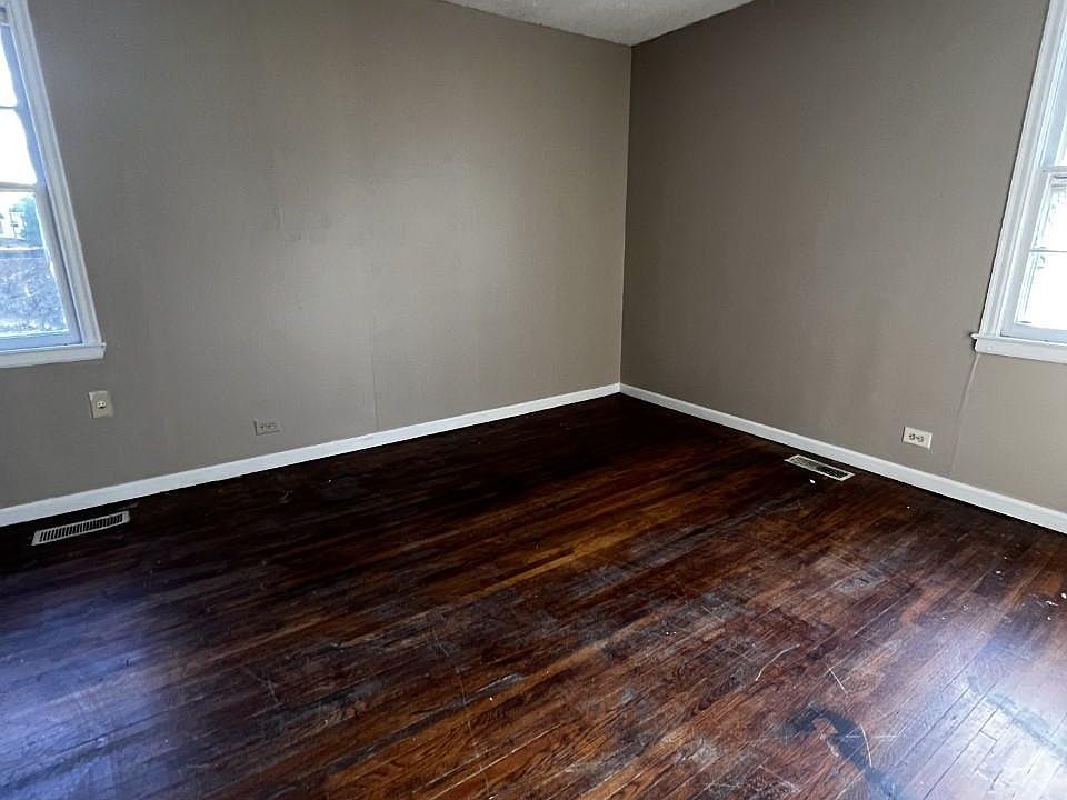 2nd image of 608 Troy Ave