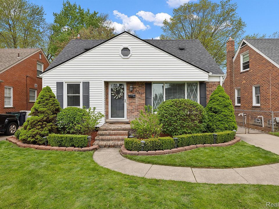 1st image of 2717 N Wilson Ave
