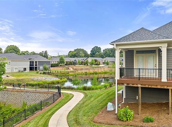 4th image of 8032 Parknoll Dr