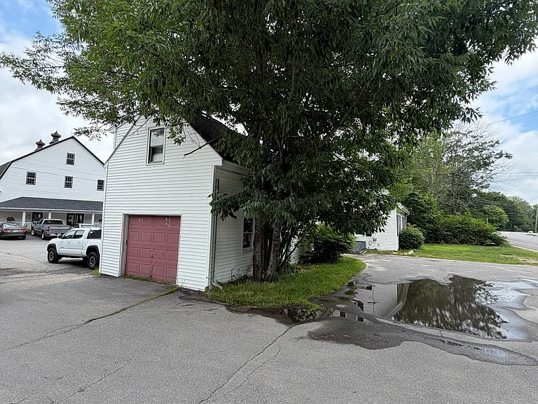 59 Lewiston Rd — Photo 4