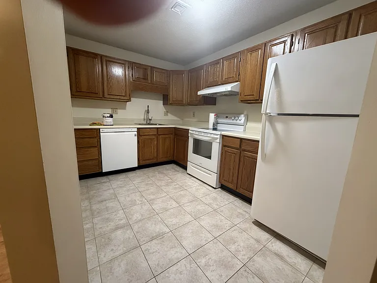 690 S Porter St #19 — Photo 5