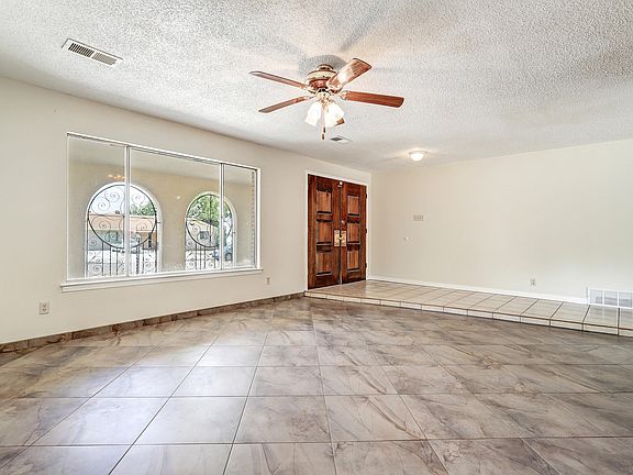 5th image of 8709 Avenales Ave NE