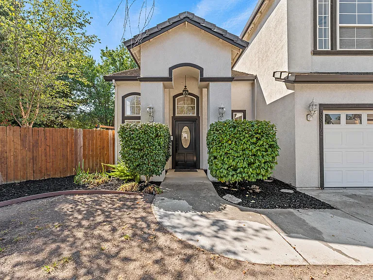 5812 Andrea Ct — Photo 1