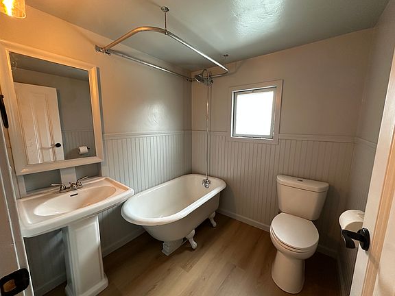 3rd image of 417 C St APT 3