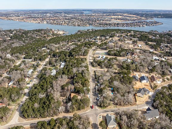 4th image of 910 Scenic Dr