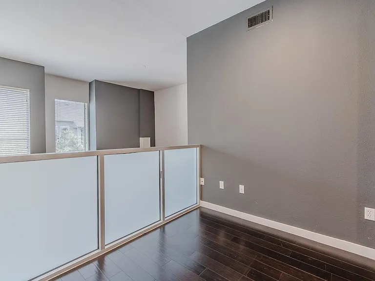 6927 Sumner St — Photo 34