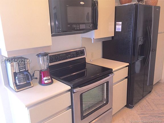 5th image of 4000 Island Blvd #601