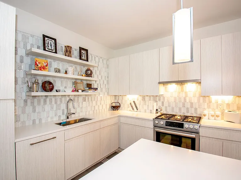 45 W 3rd St #323 — Photo 28