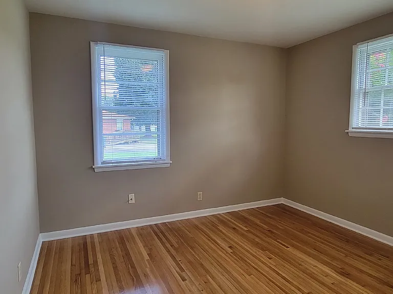 6408 Robinhood Ln NW — Photo 19