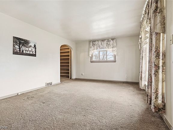 5th image of 4454 2nd St NW