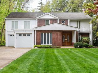 16 Stonehedge Rd, Great Neck, NY 11023
