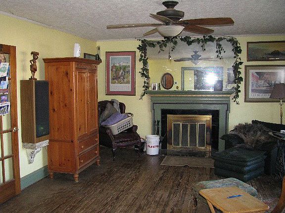 2nd image of 416 Maplewood Dr