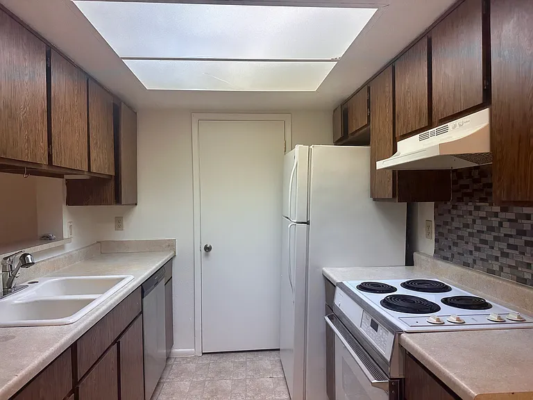 14013 N 54th Dr — Photo 8