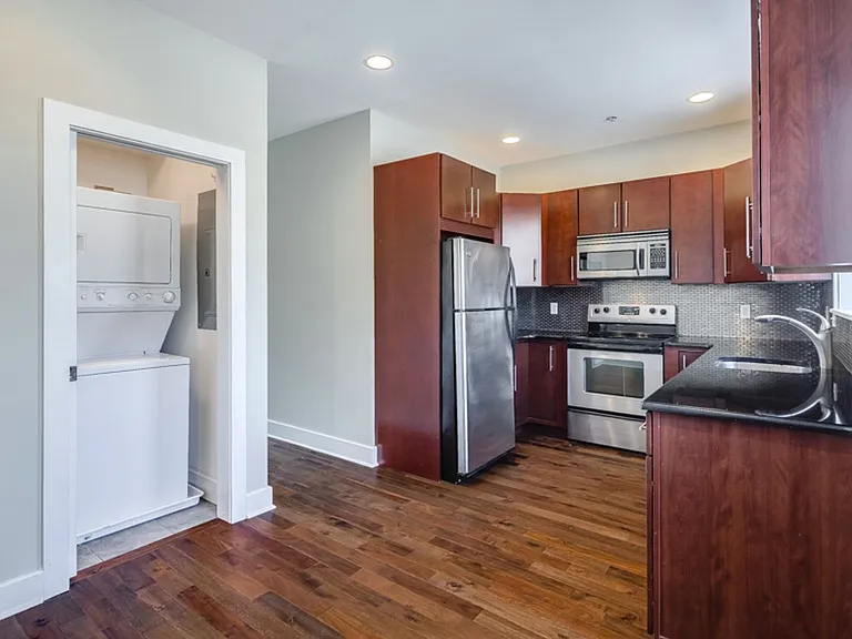 2631 Catharine Street — Photo 3