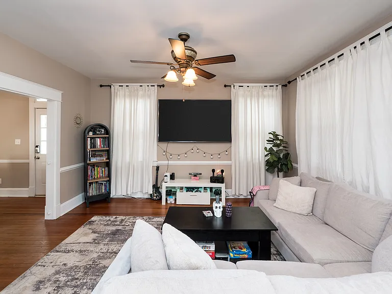 1601 Ashland Ave — Photo 4