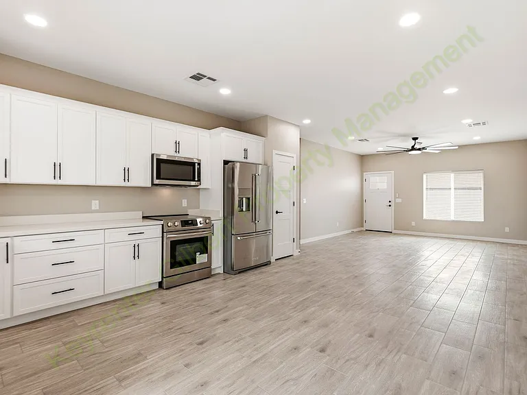 511 E 8th Ave #101 — Photo 12