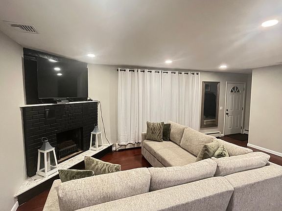 5th image of 596 Dell Rd