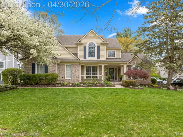 1424 Woodbridge Ln, Wixom, MI 48393